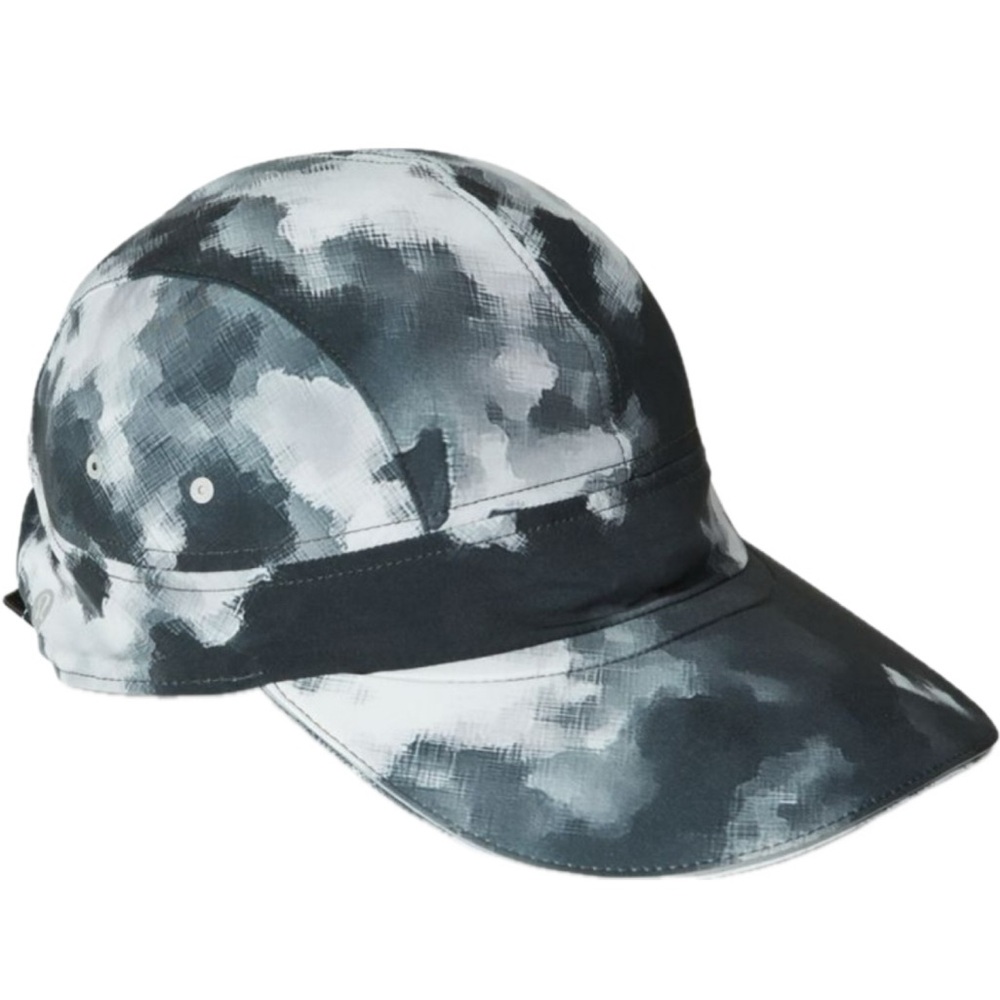 Lululemon race to place running hat